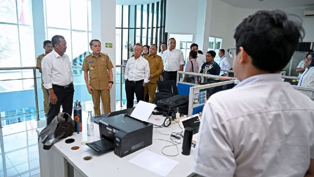 Pj Gubernur Sumut, Agus Fatoni, menekankan kebutuhan mendesak akan laboratorium pengujian untuk berbagai sektor di Sumut, mendorong kerja sama dengan Sucofindo untuk meningkatkan kualitas produk dan pengawasan lingkungan.