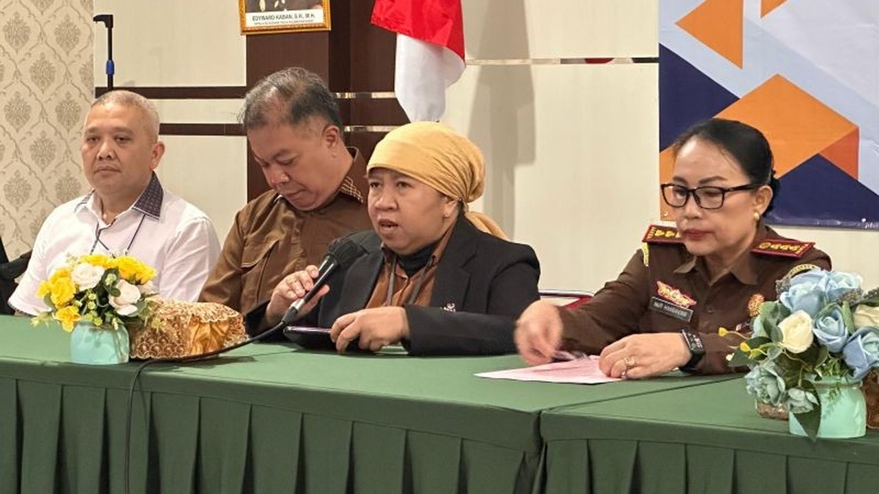 Direktur CV MM di Singkawang, Kalimantan Barat, ditetapkan sebagai tersangka penggelapan pajak senilai Rp1,4 miliar dan telah diserahkan ke Kejari Singkawang setelah berkas perkaranya dinyatakan lengkap.