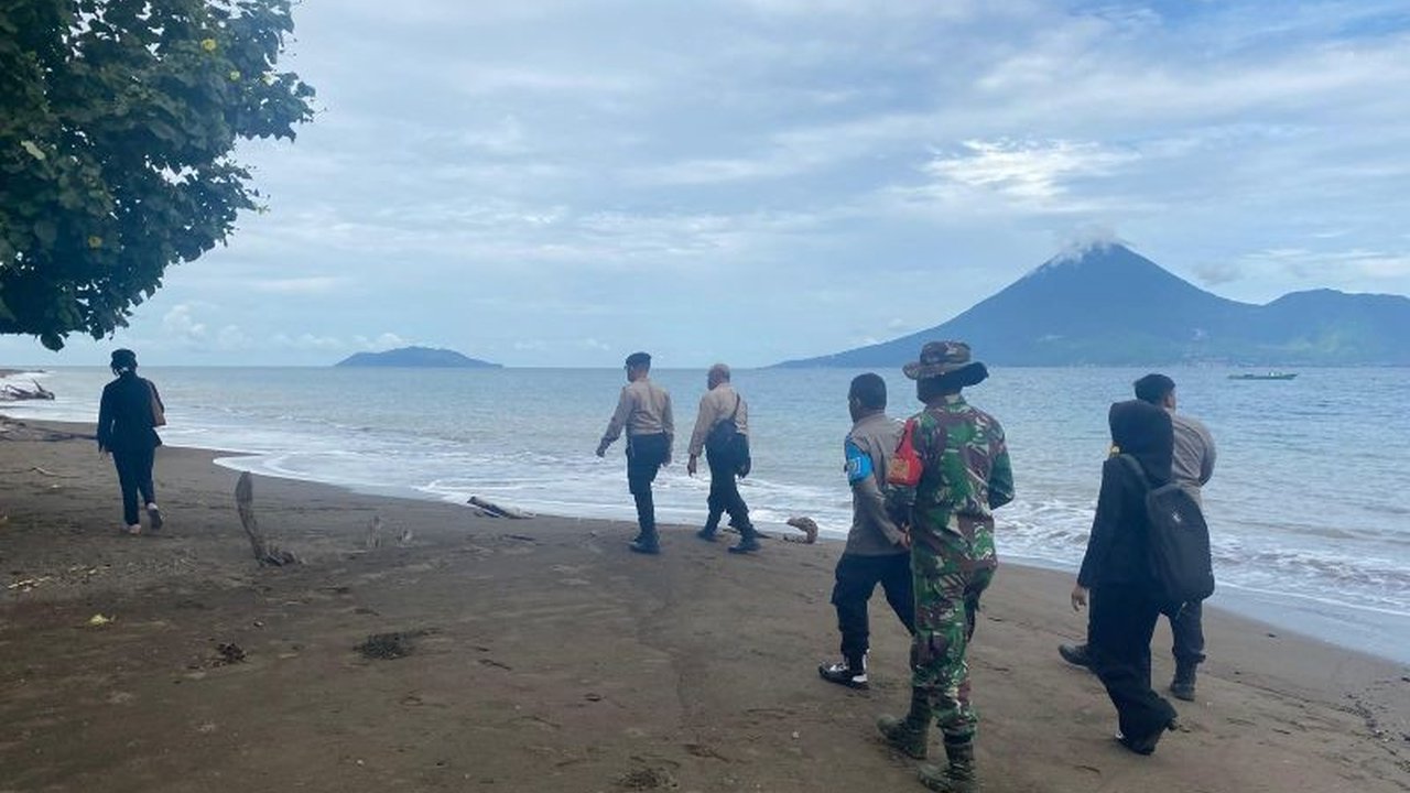 Tim SAR gabungan TNI/Polri dikerahkan untuk mencari wartawan Metro TV, Sahril Helmi, yang hilang di pesisir Pantai Oba, Tidore Kepulauan, Maluku Utara, setelah kecelakaan laut pada Minggu (2/2).