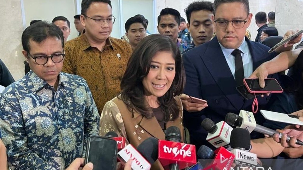 Menkominfo Meutya Hafid menjelaskan bahwa rencana peraturan pembatasan anak di bawah 16 tahun memiliki akun media sosial bertujuan melindungi anak, bukan membatasi akses internet.