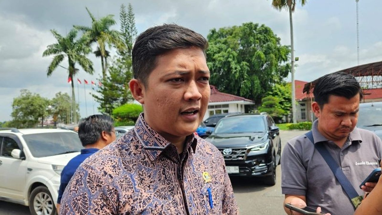 Kelangkaan gas LPG 3 kg di Jambi disebabkan penyalahgunaan distribusi, seperti penjualan tabung gas dari satu kabupaten ke kabupaten lain, sehingga Pemprov Jambi dan Hiswana Migas berkomitmen benahi sistem distribusi.