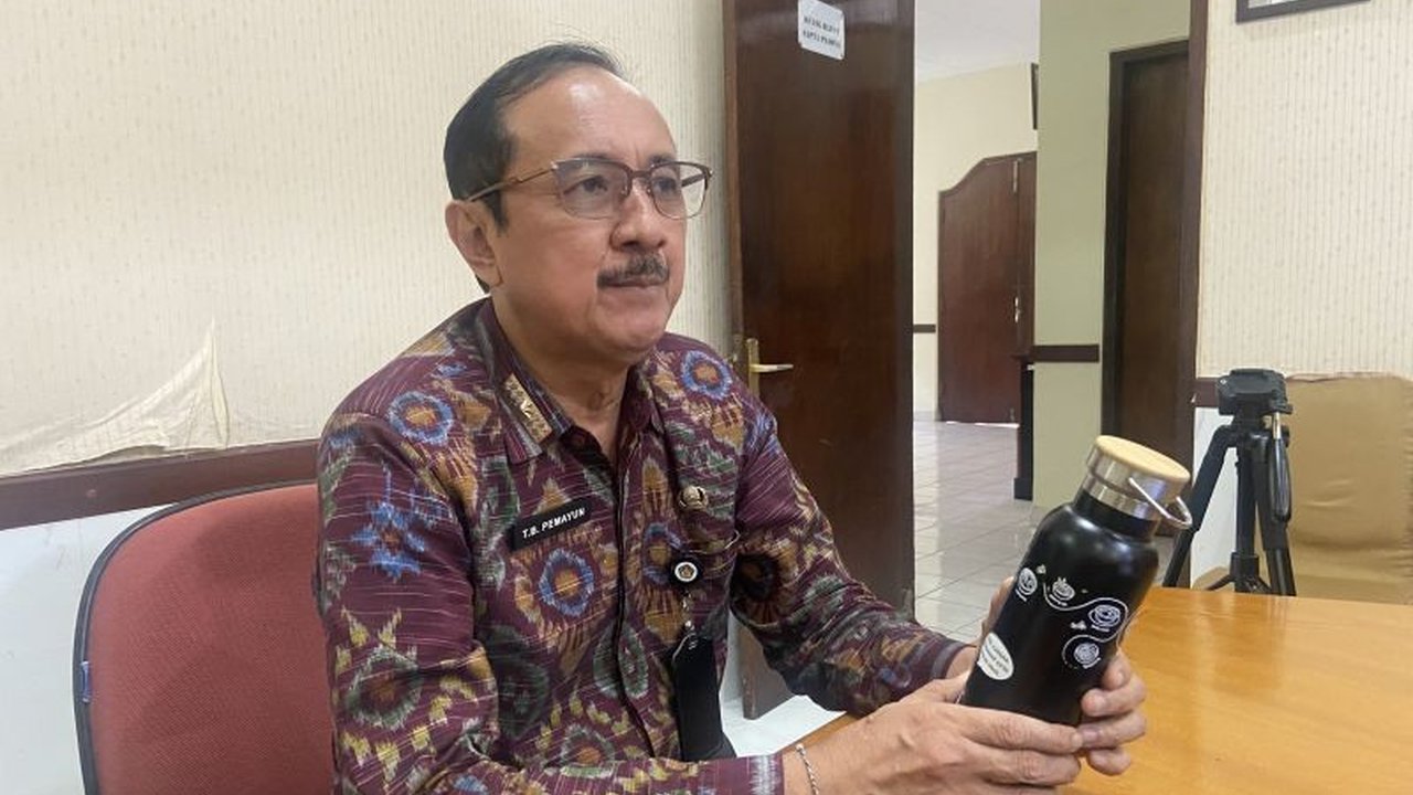 Gubernur Bali memerintahkan penyelidikan atas penggunaan gambar Dewa Siwa sebagai latar belakang di kelab malam Atlas Super Club setelah video viral tersebut memicu kontroversi dan kekhawatiran akan penodaan agama Hindu.