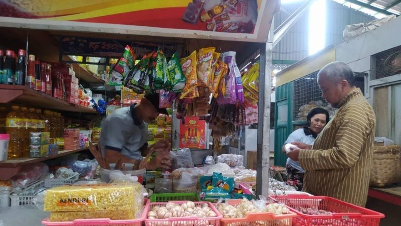 Pemerintah Kulon Progo mengajak ASN dan masyarakat berbelanja produk lokal lewat aplikasi BelaBeliKu untuk meningkatkan perekonomian dan promosi UMKM, meskipun partisipasi ASN masih perlu ditingkatkan.