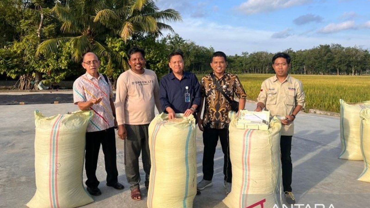 Perum Bulog Kabupaten Ogan Komering Ulu (OKU) menargetkan penyerapan 40 ribu ton gabah petani pada tahun 2025, dengan fokus utama di OKU Timur yang dikenal sebagai lumbung padi Sumatera Selatan.