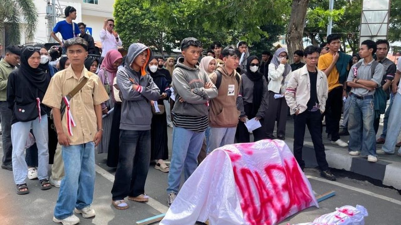 Wakil Ketua DPRD Sulteng akan memanggil pihak terkait tambang emas Poboya untuk validasi data dampak lingkungan menyusul aksi unjuk rasa Aliansi Mahasiswa Peduli Rakyat (Ampera) yang meminta penghentian aktivitas pertambangan PT Citra Palu Mineral (CPM) d