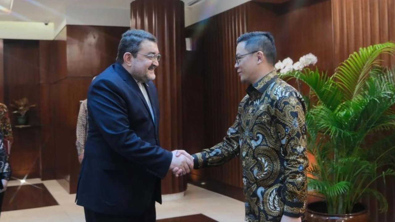 Menlu RI dan Dubes Iran bahas peningkatan kerja sama bilateral di bidang keamanan pangan dan energi, perdagangan, investasi, pendidikan, dan pariwisata, serta dukungan untuk kemerdekaan Palestina.