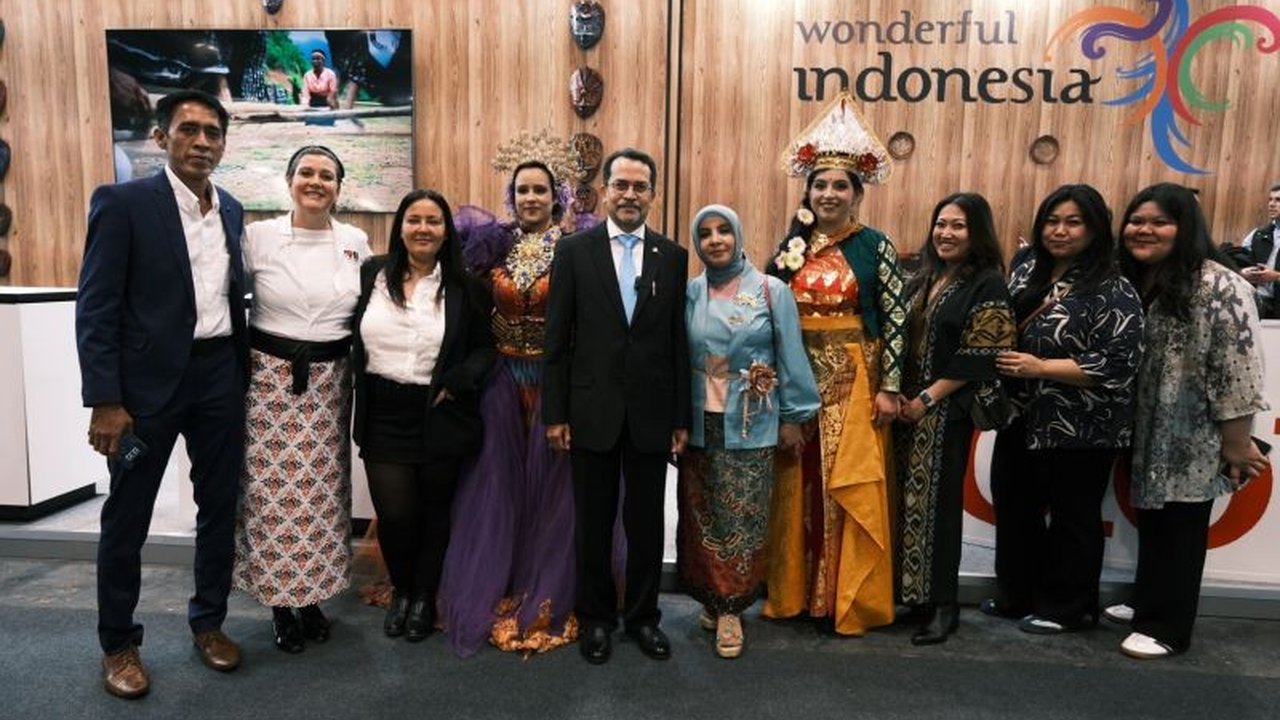 Partisipasi Indonesia di FITUR 2025 di Madrid, Spanyol, berhasil mencatatkan transaksi potensial senilai Rp75,3 miliar, meningkat 50% dari tahun sebelumnya, sekaligus mempromosikan beragam destinasi dan produk unggulan Indonesia.