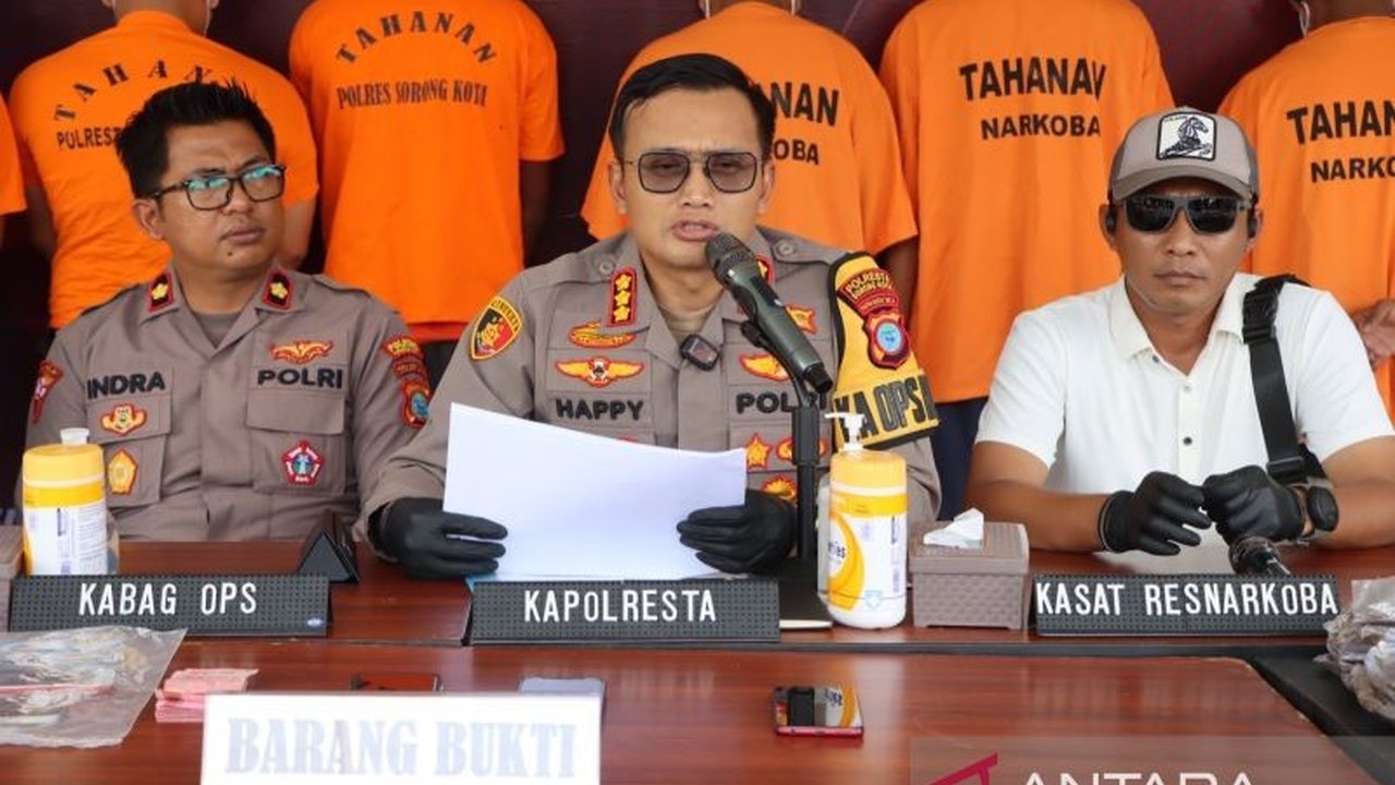 Polresta Sorong menangkap seorang pelajar, JN (19), terkait kasus pencurian kendaraan bermotor (curanmor) di Kota Sorong, Papua Barat Daya; enam sepeda motor berhasil disita sebagai barang bukti.