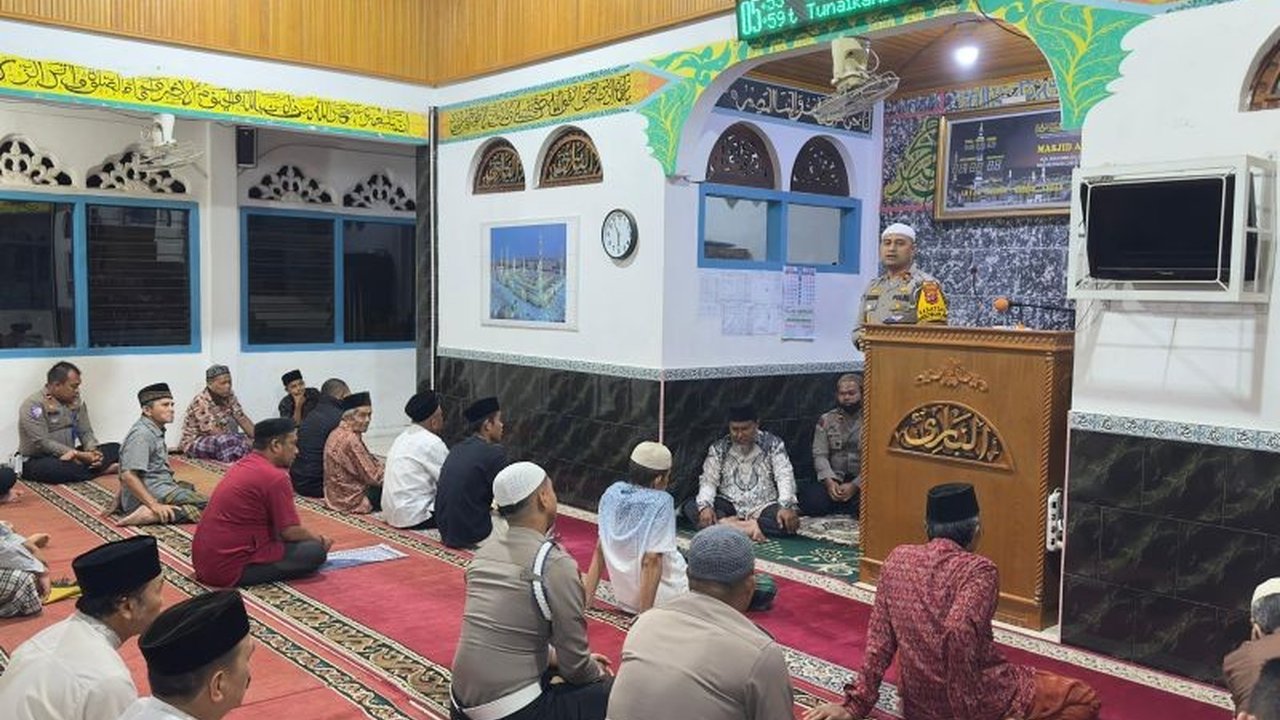 Satlantas Polres Pasaman, Sumatera Barat, menegaskan larangan pungli bagi personelnya dan gencar melakukan edukasi serta pendekatan humanis kepada masyarakat untuk tertib berlalu lintas.