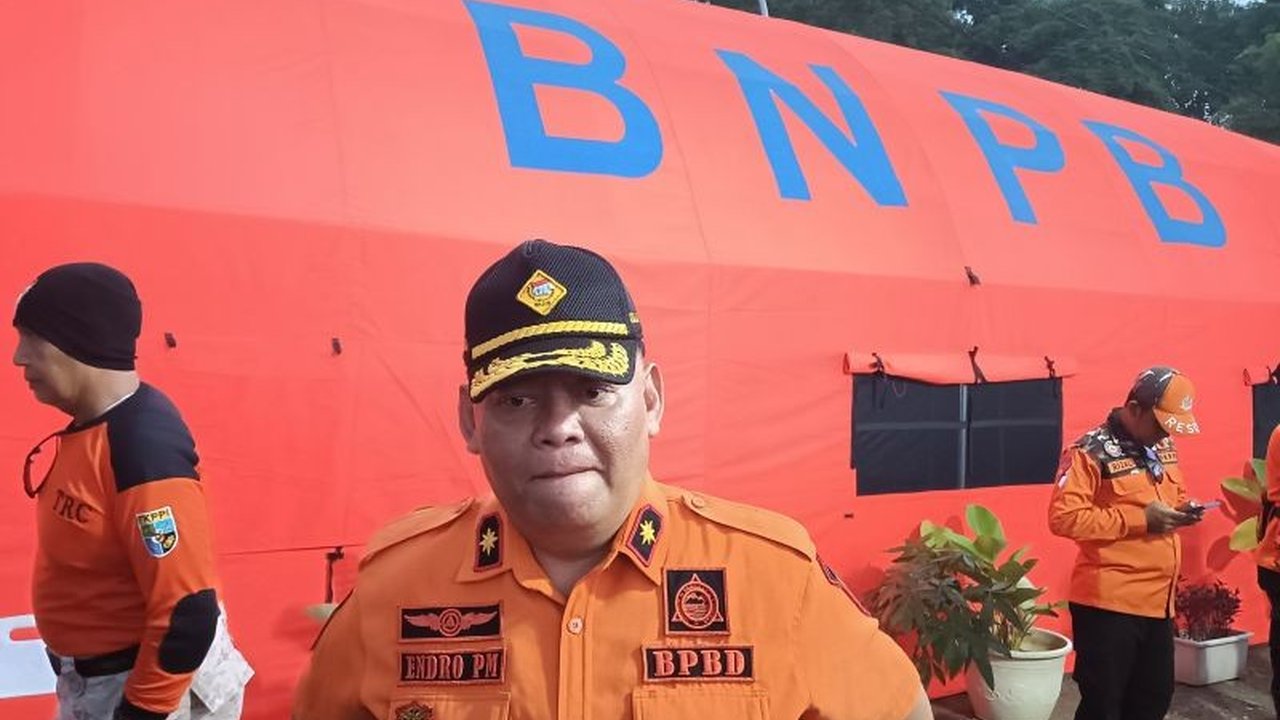 BPBD Kota Semarang melaporkan lima kecamatan terdampak bencana alam, meliputi tanah longsor dan banjir, akibat cuaca ekstrem yang melanda; kejadian pohon tumbang juga dilaporkan.