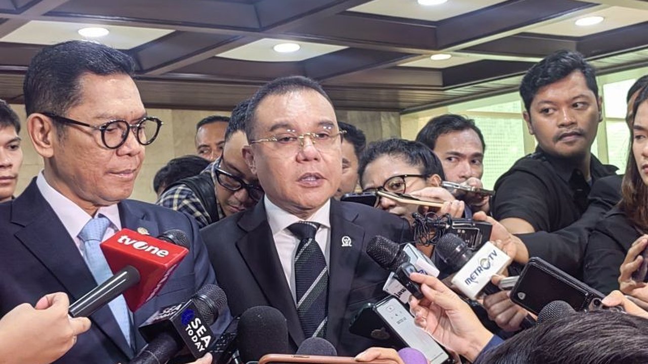 Wakil Ketua DPR, Sufmi Dasco Ahmad, menjelaskan revisi Peraturan DPR RI Nomor 1 Tahun 2020 mengakomodasi evaluasi berkala pejabat publik yang dipilih melalui uji kelayakan dan kepatutan, guna meningkatkan pengawasan dan menjaga kehormatan DPR.