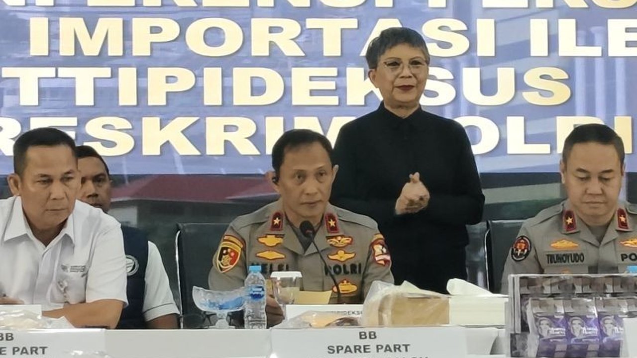 Bareskrim Polri mengungkap penjualan barang elektronik ilegal merek Weyon di e-commerce seperti Shopee dan TikTok Shop, menyita 2.406 unit barang senilai Rp18 miliar dan menyelidiki kemungkinan gudang penyimpanan lainnya.