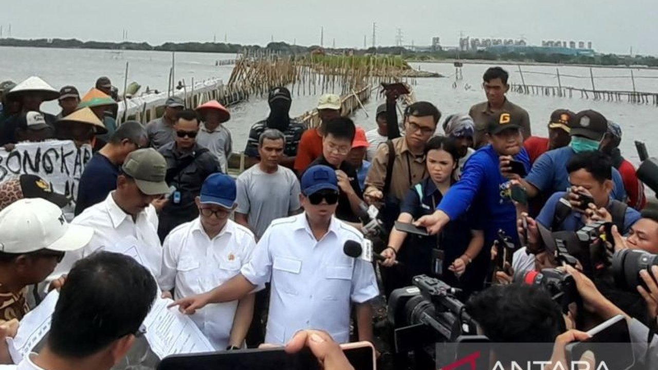 Menteri ATR/BPN Nusron Wahid terkejut menemukan adanya sertifikat Hak Guna Bangunan (SHGB) seluas 581 hektare untuk pagar laut di perairan Paljaya, Kabupaten Bekasi, Jawa Barat, bahkan diduga terjadi manipulasi data atas kepemilikan lahan tersebut.
