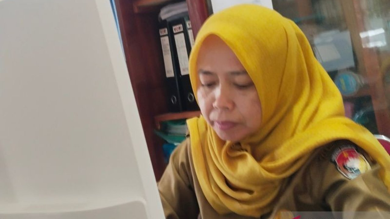 Pemerintah Kabupaten Mukomuko, Bengkulu, membantu warga dua desa rentan pangan melalui program budi daya ikan air tawar untuk meningkatkan perekonomian dan kesejahteraan masyarakat.