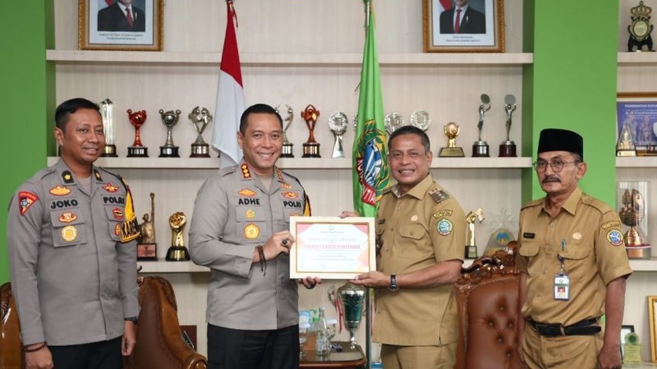Pemerintah Kota Pontianak memberikan penghargaan kepada Forkopimda atas suksesnya penyelenggaraan Pilkada 2024 yang aman, tertib, dan damai,  menunjukkan sinergi positif antar lembaga.