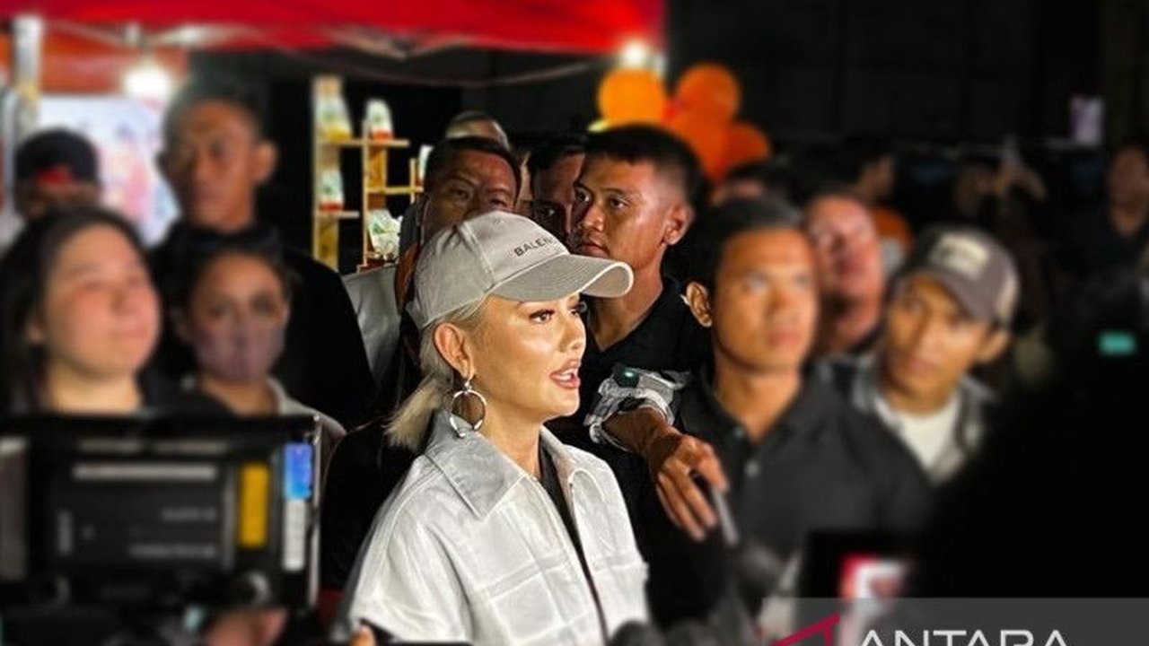 Pengadilan Niaga Jakarta Pusat memutuskan Agnez Mo terbukti melanggar hak cipta lagu Ari Bias dan dijatuhi denda Rp1,5 miliar atas penggunaan lagu tersebut dalam tiga konser komersial.