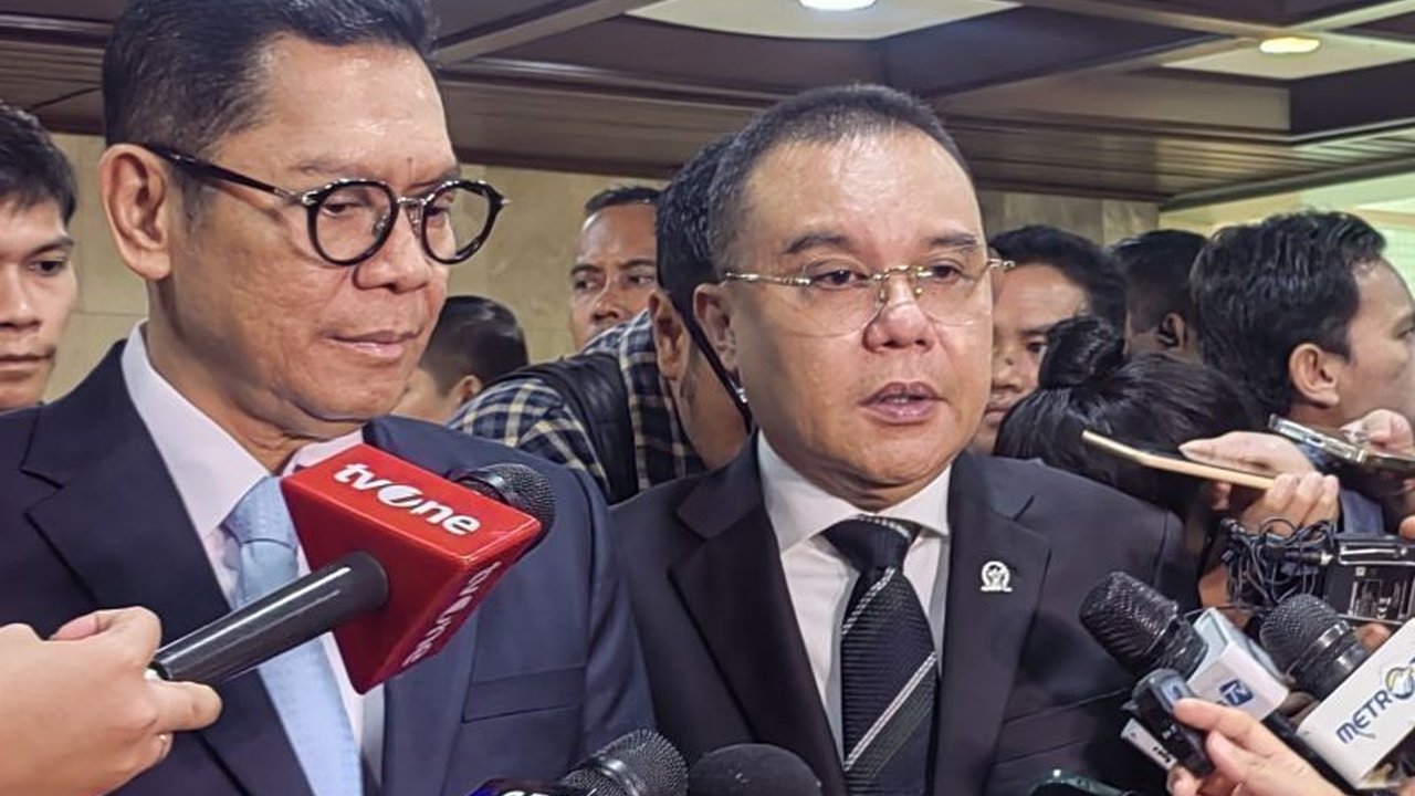 Wakil Ketua DPR RI, Adies Kadir, menilai pencopotan 30 oknum imigrasi di Bandara Soetta oleh Menteri Imipas karena pungli menjadi contoh penting bagi seluruh instansi pemerintah untuk menjaga integritas dan menghindari praktik koruptif.
