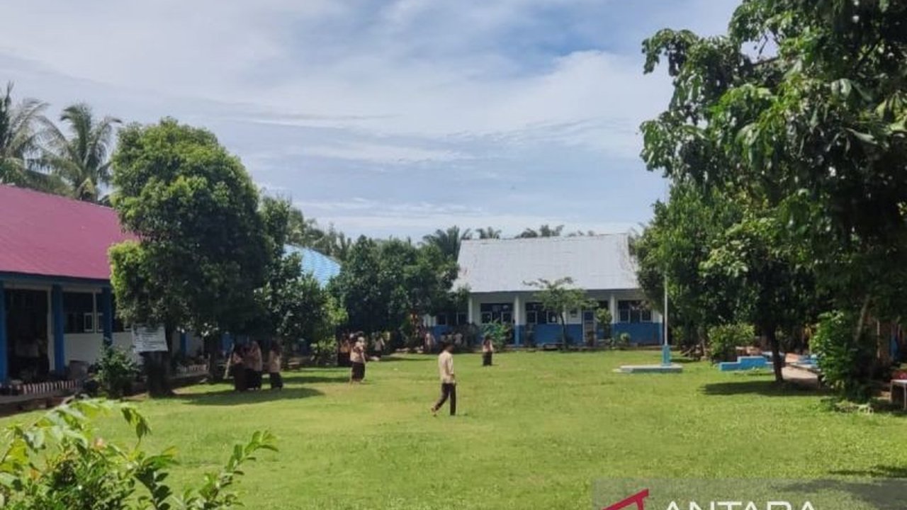 Pemerintah Kota Bengkulu menyiapkan tenaga ahli gizi dan lingkungan untuk mengawasi program Makan Bergizi Gratis (MBG) bagi 3000 siswa SD dan SMP pada Februari 2025 mendatang, demi memastikan standar kesehatan dan kualitas gizi terpenuhi.