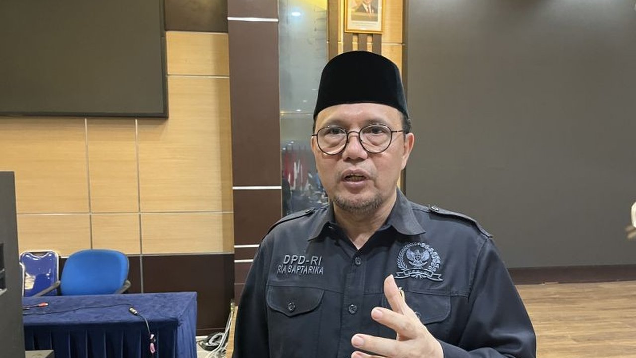 Kepulauan Riau (Kepri) berpotensi menjadi pusat hilirisasi pertambangan di Indonesia, memanfaatkan sumber daya bauksit dan timah, meskipun Batam fokus pada pengerukan pasir laut;  alih fungsi lahan hutan untuk pertambangan diatur ketat oleh pemerintah.