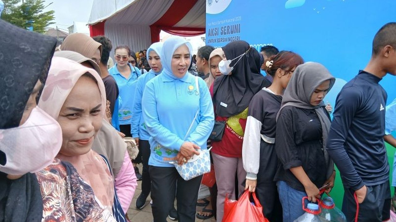 Seruni, bersama Kementerian Lingkungan Hidup, mengkampanyekan perubahan perspektif sampah menjadi aset ekonomi melalui program tukar sampah dengan sembako di Tangerang, guna meningkatkan perekonomian keluarga dan pengelolaan lingkungan berkelanjutan.