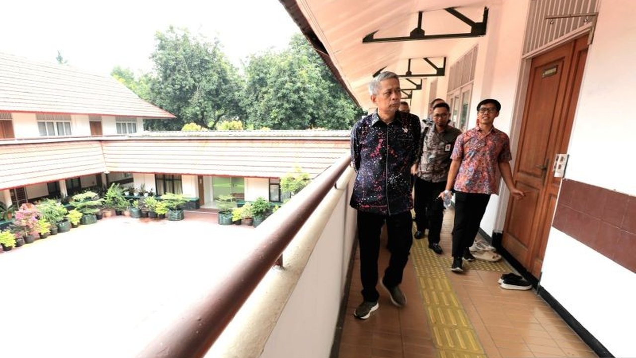 Kementerian Sosial (Kemensos) tengah mempertimbangkan mengubah UPT Sentra Terpadu Pangudi Luhur (STPL) Bekasi menjadi sekolah rakyat gratis dan berkualitas untuk memutus mata rantai kemiskinan, seperti yang diinstruksikan Presiden.