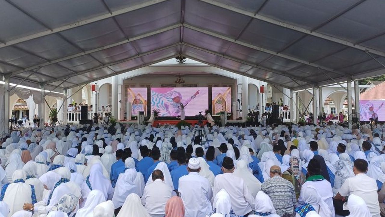 Ribuan warga Kepri menghadiri Tabligh Akbar Isra Miraj di Tanjungpinang, yang diisi ceramah oleh Ustaz Das'ad Latif dan menekankan pentingnya refleksi diri serta peningkatan keimanan.