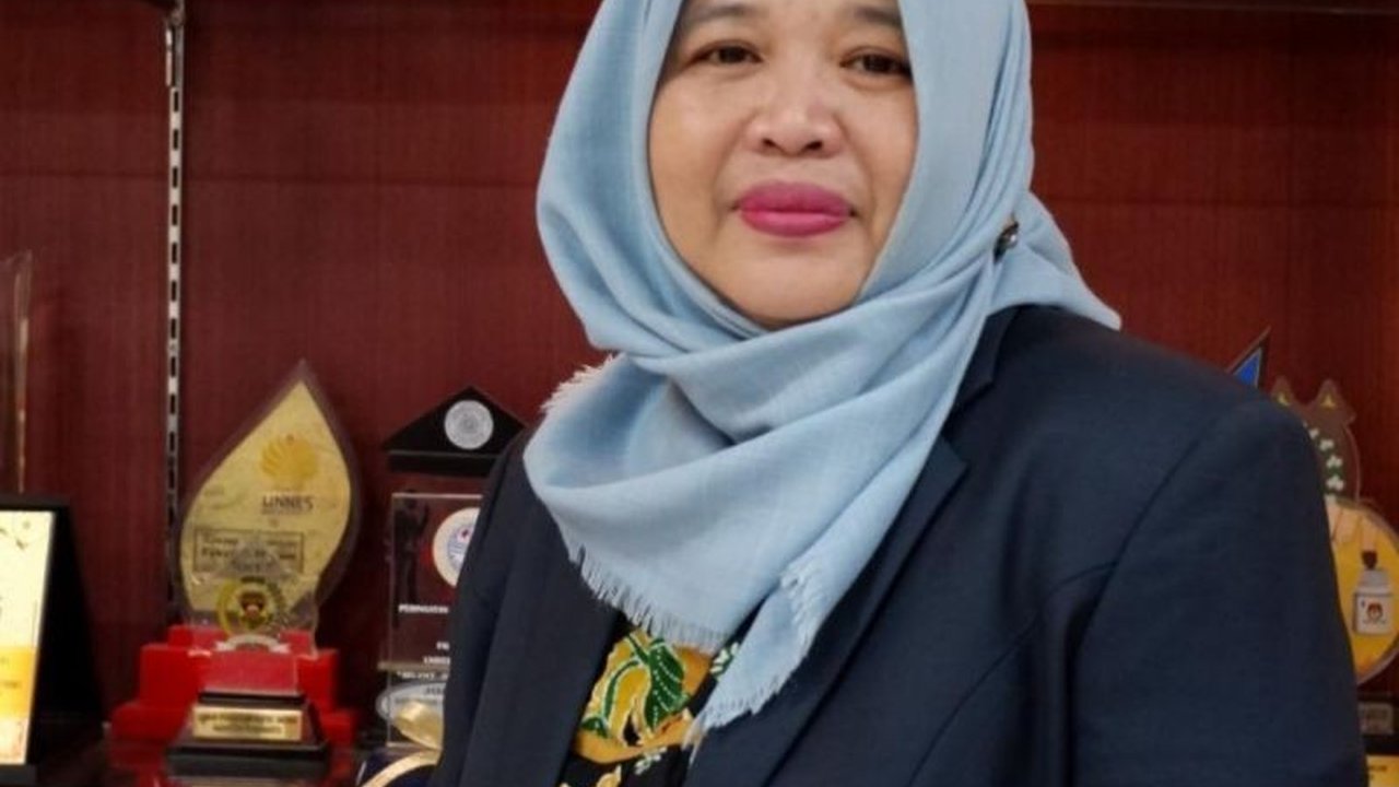 Pakar Hukum Administrasi Unair Prof. Sri Winarsi menyoroti potensi tumpang tindih kewenangan antara kepolisian dan kejaksaan akibat RKUHP dan UU Kejaksaan yang baru, mengancam prinsip diferensiasi fungsional dan check and balances dalam penegakan hukum In