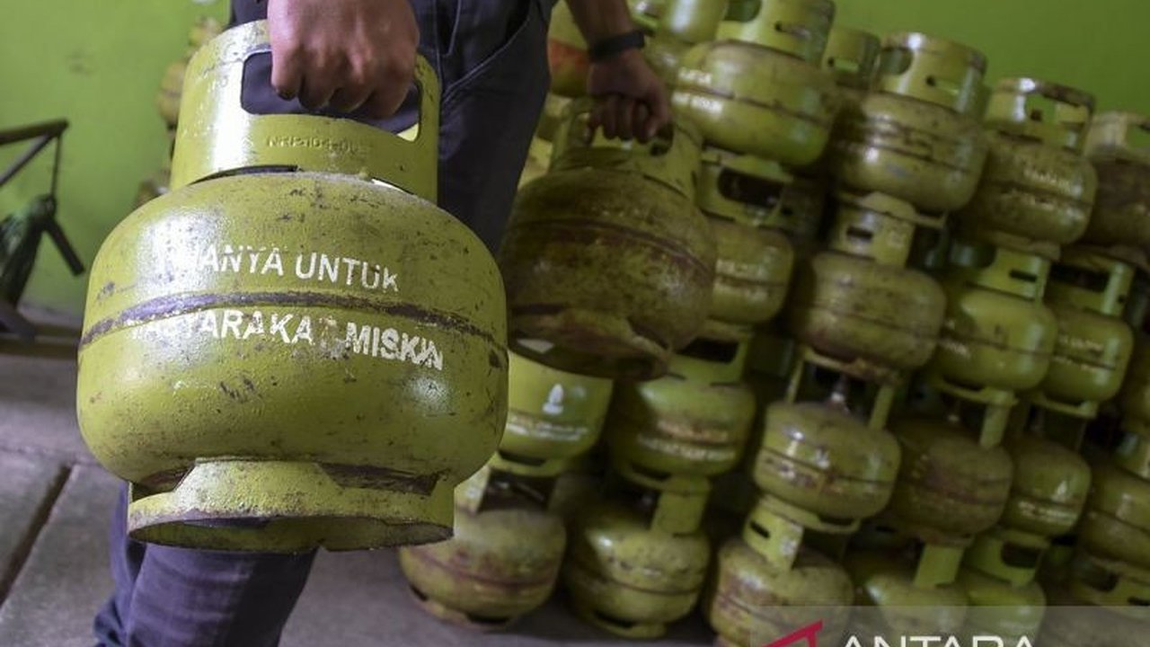 Pakar ekonomi menilai penjualan LPG 3 kg langsung dari pangkalan resmi Pertamina mencegah penyalahgunaan subsidi oleh spekulan dan memastikan tepat sasaran.