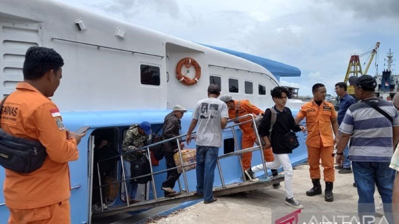 Penumpang kapal laut antarpulau di Bangka Belitung naik drastis 75,15 persen di Desember 2024, didorong arus mudik Natal dan Tahun Baru, dengan Pelabuhan Tanjung Pandan mencatatkan peningkatan tertinggi.