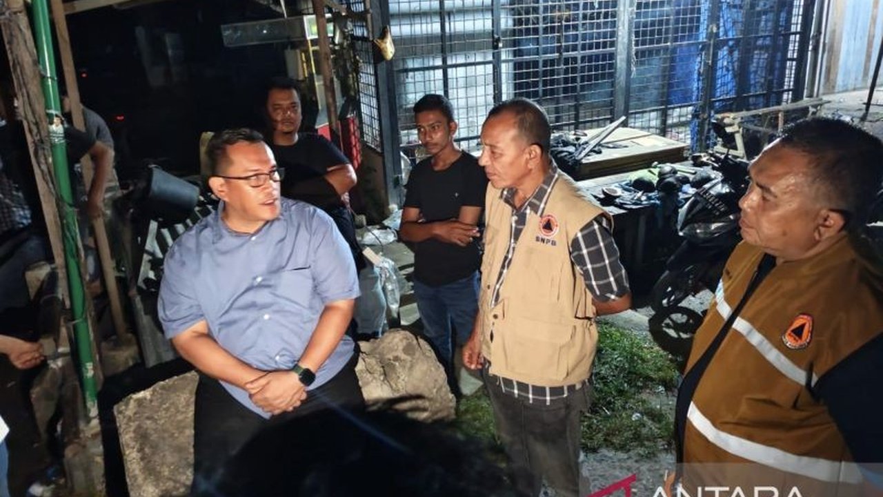 Kebakaran besar di Desa Dayah Njong, Pidie Jaya, Aceh pada Selasa dini hari menghanguskan 13 toko dan 11 rumah warga,  tanpa menimbulkan korban jiwa namun kerugian materiil sangat besar.