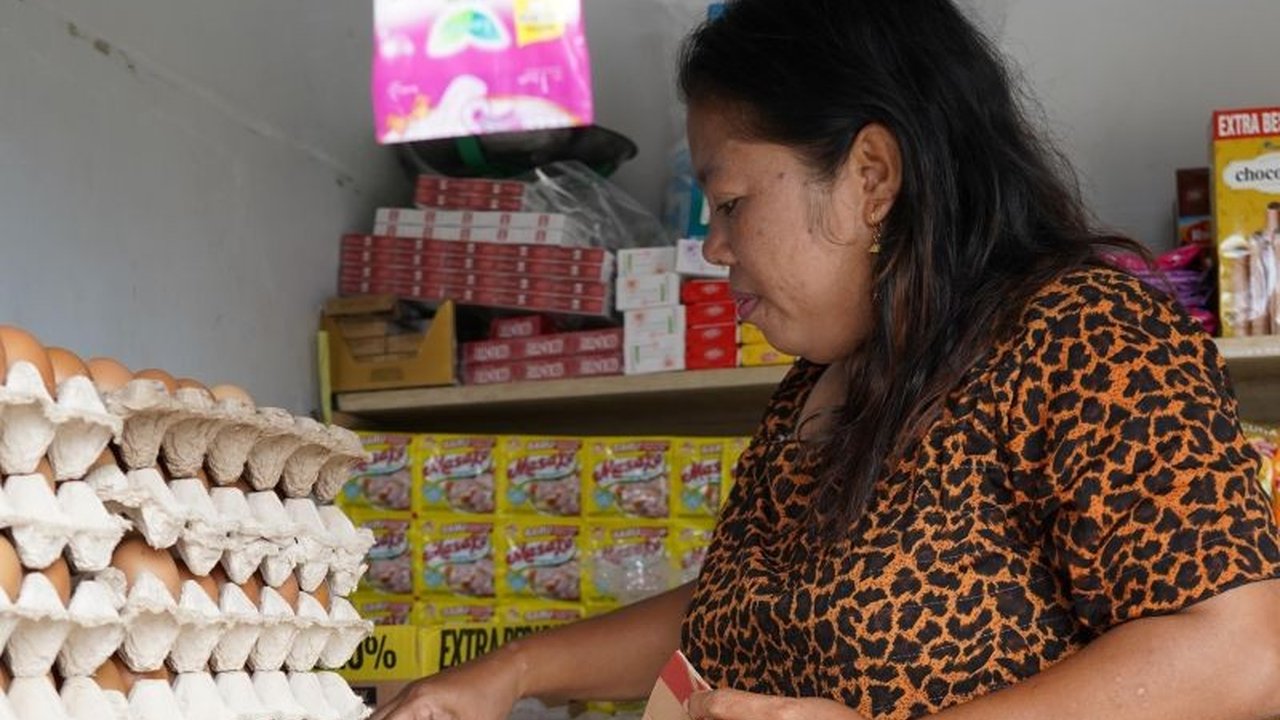 UMKM di Makassar merasakan manfaat nyata dari diskon listrik 50% yang diberikan PLN pada Januari dan Februari 2025, membantu meringankan beban operasional dan meningkatkan daya beli.