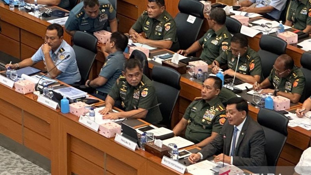 Menteri Pertahanan RI menegaskan hibah dua kapal patroli dari Jepang murni untuk meningkatkan kemampuan TNI, bukan bagian dari transaksi militer, dan sejalan dengan kepentingan nasional Indonesia.