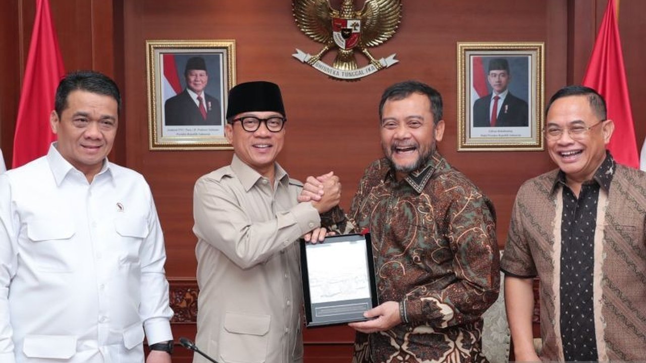 Menteri Desa dan Pembangunan Daerah Tertinggal (Mendes PDT) mengajak Gubernur Jawa Tengah terpilih untuk memanfaatkan BUMDes dalam memberdayakan masyarakat dan mengatasi kemiskinan di desa.