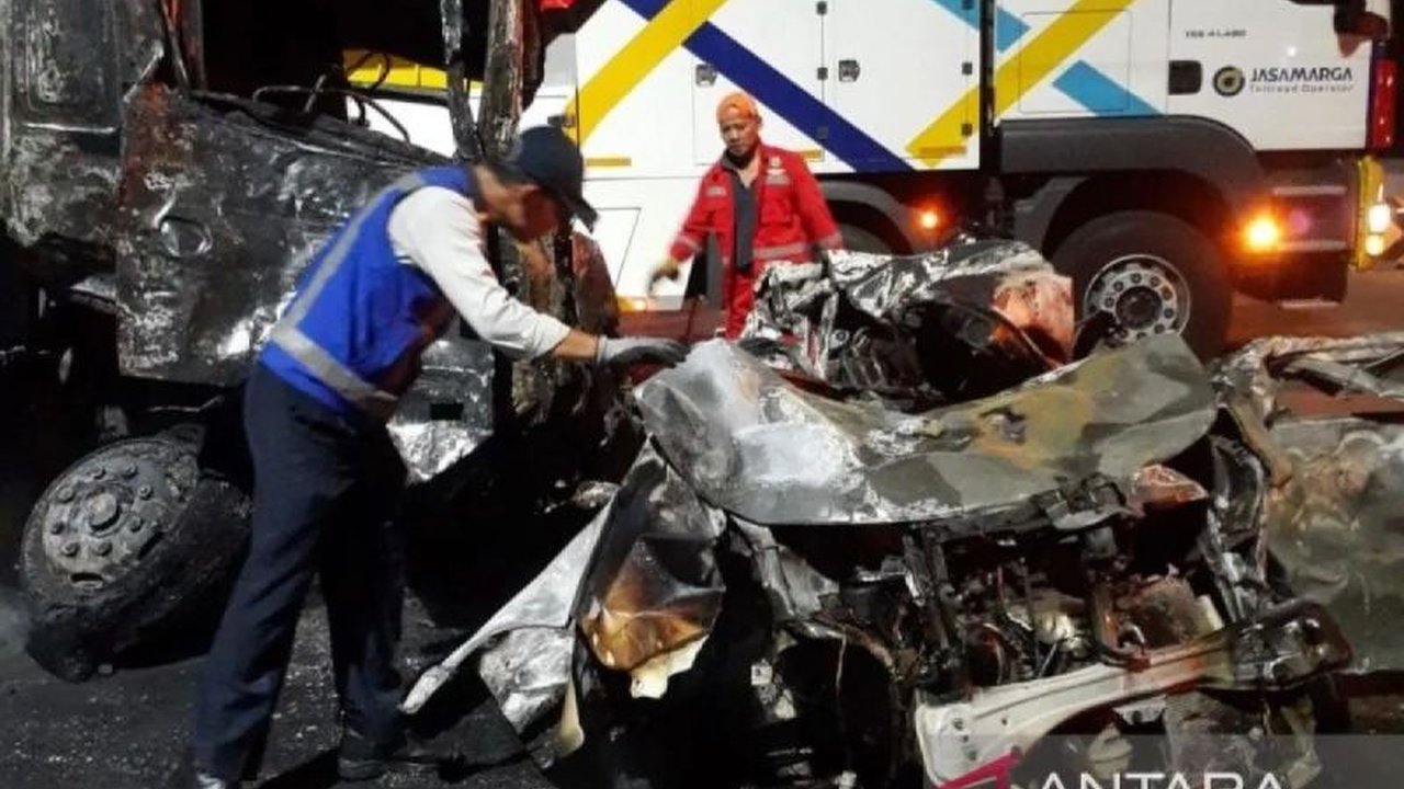 Kecelakaan beruntun di Gerbang Tol Ciawi, Bogor, pada 4 Februari 2024, menewaskan delapan orang dan melukai belasan lainnya; Kemenhub turun tangan untuk investigasi menyeluruh.