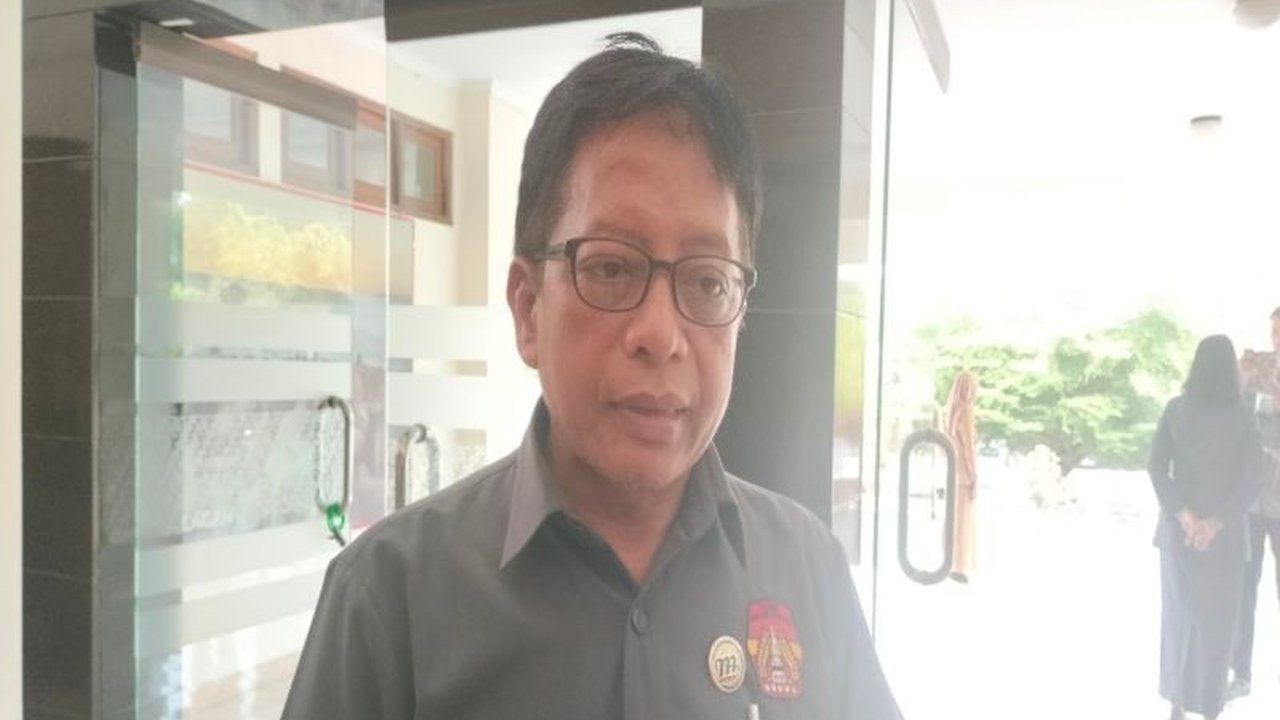 Disnakertrans Kulon Progo menunda tiga pelatihan kerja, yaitu pelatihan pemasaran digital, barista, dan front office,  akibat Instruksi Presiden Nomor 1 Tahun 2025,  sementara dua pelatihan lain masih berjalan.