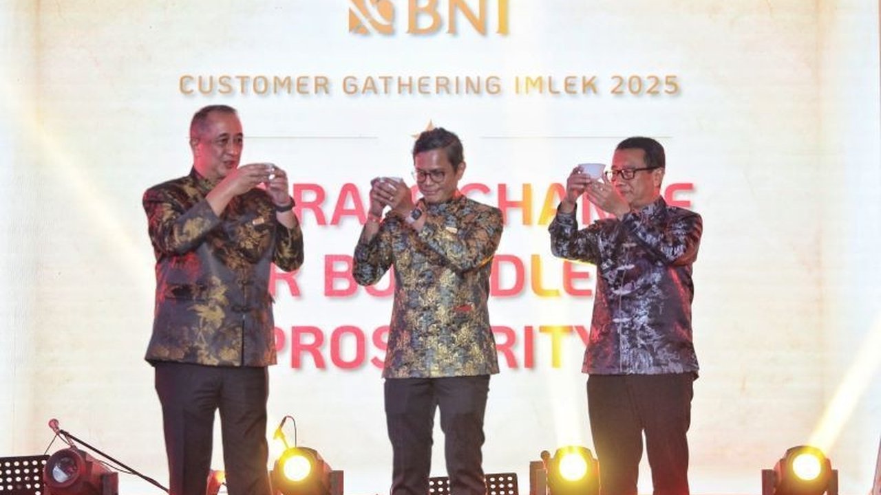 BNI menggelar Customer Gathering Imlek 2025, mengajak nasabah dan mitra bisnis untuk memanfaatkan momentum Tahun Baru Imlek sebagai transformasi menuju kemakmuran, di tengah pertumbuhan laba yang positif.