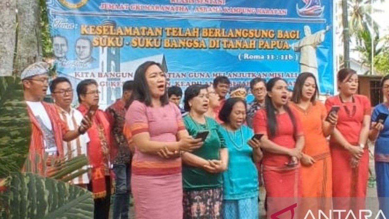 GKI Maranatha Kampung Harapan di Jayapura merayakan Pekabaran Injil (PI) ke-170 dengan ibadah syukur dan kostum adat Nusantara, menekankan pentingnya meneruskan warisan iman.