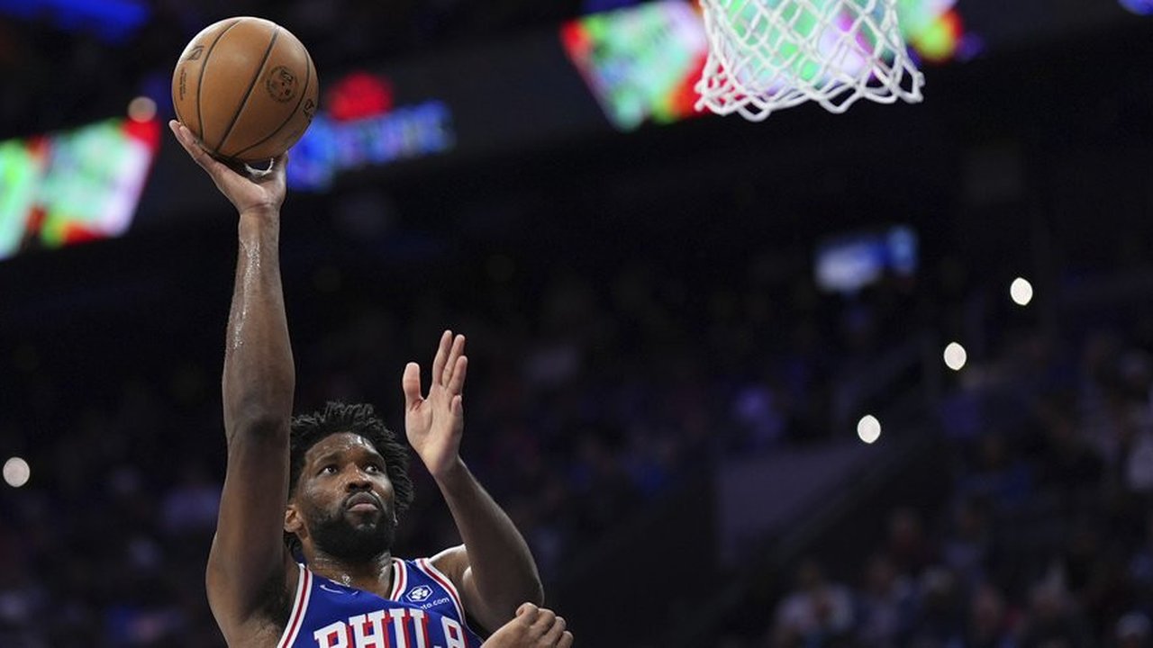 Embiid Bawa Philadelphia 76ers Menang Dramatis atas Dallas Mavericks