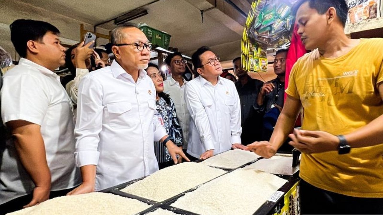 Menko Pangan Zulkifli Hasan memastikan harga beras stabil di kisaran Rp11.000-Rp13.000 per kg menjelang Ramadhan dan Idul Fitri, didukung stok Bulog yang melimpah.