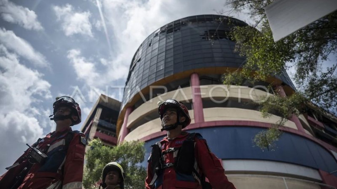 RS Polri Terima 16 Kantong Jenazah Korban Kebakaran Glodok, 6 Teridentifikasi