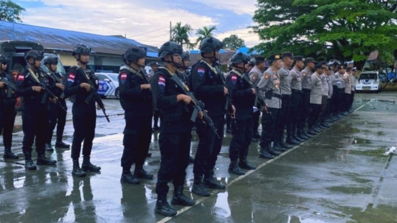Polres Biak Numfor siagakan 85 personel untuk menjaga keamanan dan ketertiban masyarakat menjelang putusan Mahkamah Konstitusi terkait sengketa Pilkada Biak Numfor, imbau masyarakat tetap rukun dan waspada hoaks.