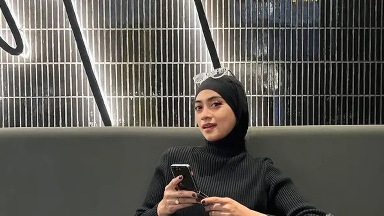 Inspirasi Outfit Ala Ayudia Bing Slamet, Si Penggemar Outfit Hitam (Instagram/@ayudiac)