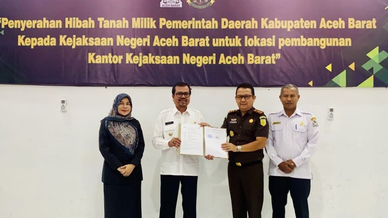 Pemerintah Kabupaten Aceh Barat menghibahkan tanah seluas 17.140 meter persegi kepada Kejaksaan Negeri Aceh Barat untuk pembangunan gedung baru guna meningkatkan pelayanan hukum kepada masyarakat.