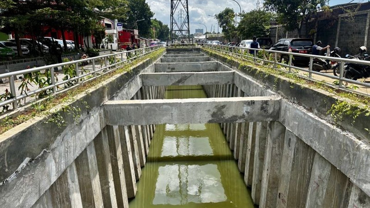 Pemkot Bandung menyelesaikan pembangunan kolam retensi ke-14 di Gedebage untuk mengurangi genangan air saat musim hujan, menyusul masih adanya enam titik genangan yang perlu ditangani.