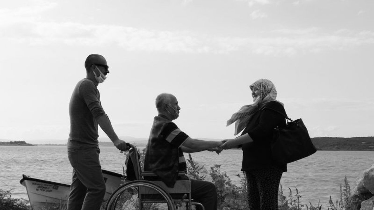 Ahli gizi ungkap masalah gizi sering terjadi pada pasien pasca stroke, meliputi penurunan nafsu makan, kesulitan menelan, dan sembelit, serta solusi untuk memenuhi kebutuhan nutrisi mereka.