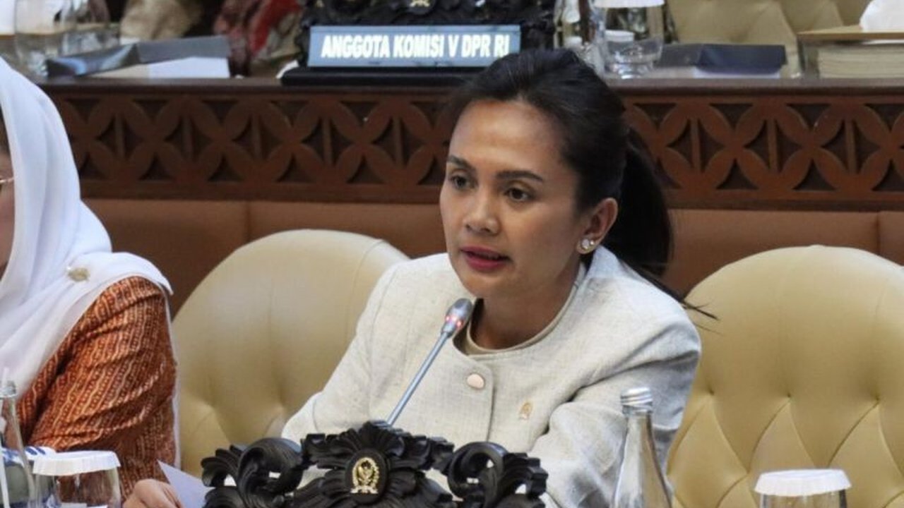 Kecelakaan beruntun di GT Ciawi menewaskan 8 orang dan melukai 11 lainnya, mendorong DPR untuk meminta peningkatan pengawasan dan evaluasi keselamatan jalan tol agar tragedi serupa tak terulang.