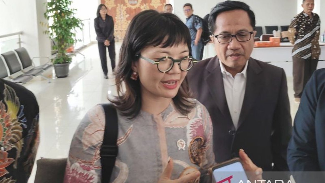 Wakil Menteri Pendidikan, Kebudayaan, Riset, dan Teknologi (Wamendikbudristek) meminta kajian mendalam terkait usulan DPR agar kampus mendapat izin kelola tambang demi meningkatkan pendanaan, menekankan perlunya analisis komprehensif dan memperhatikan pra