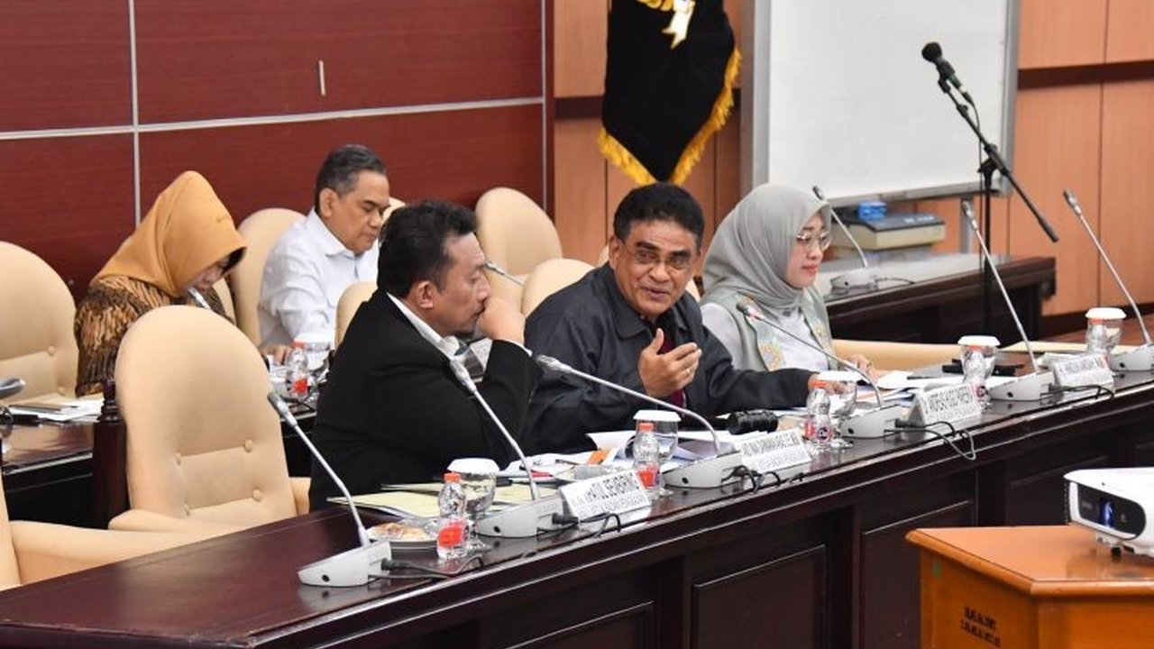 Ketua Badan Pengkajian MPR RI, Andreas Hugo Pareira, menetapkan Agustus 2025 sebagai batas akhir penyelesaian pembahasan substansi dan bentuk hukum Pokok-Pokok Haluan Negara (PPHN).