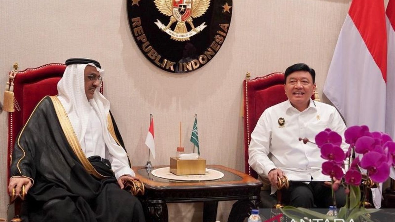 Menko Polkam Budi Gunawan bertemu Dubes Arab Saudi untuk membahas perlindungan 487 ribu WNI di Arab Saudi dan kerja sama dalam penanggulangan terorisme, radikalisme, dan ekstremisme.