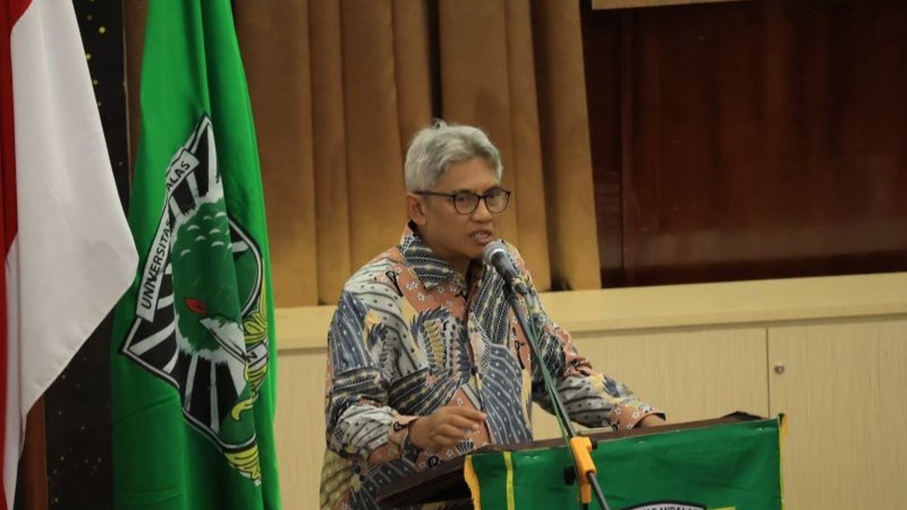 Himpunan Pengembangan Jalan Indonesia (HPJI) memaparkan tantangan pembangunan infrastruktur jalan dan jembatan di Indonesia, termasuk adaptasi teknologi Industri 5.0 dan peningkatan profesionalisme insinyur.